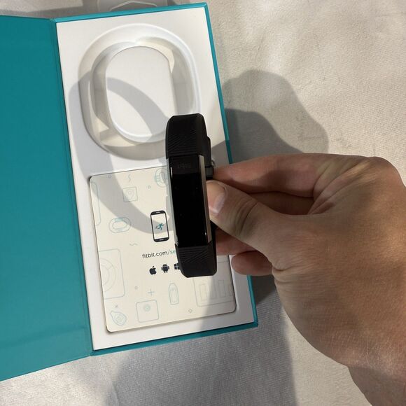 Fitbit Ulta HR Fitness Watch - Black Color - Picture 4 of 6